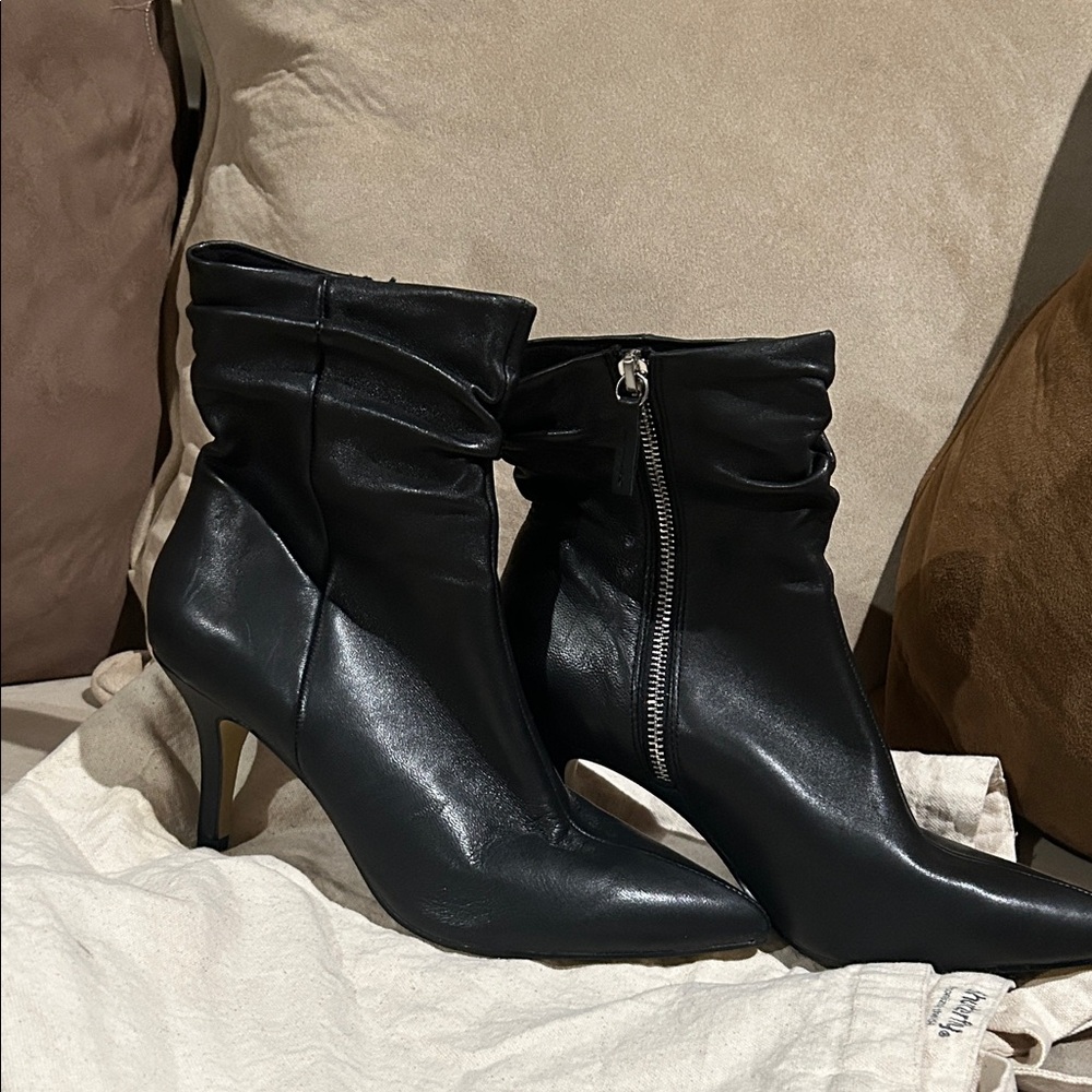 Bella Vita Black Heeled Boots